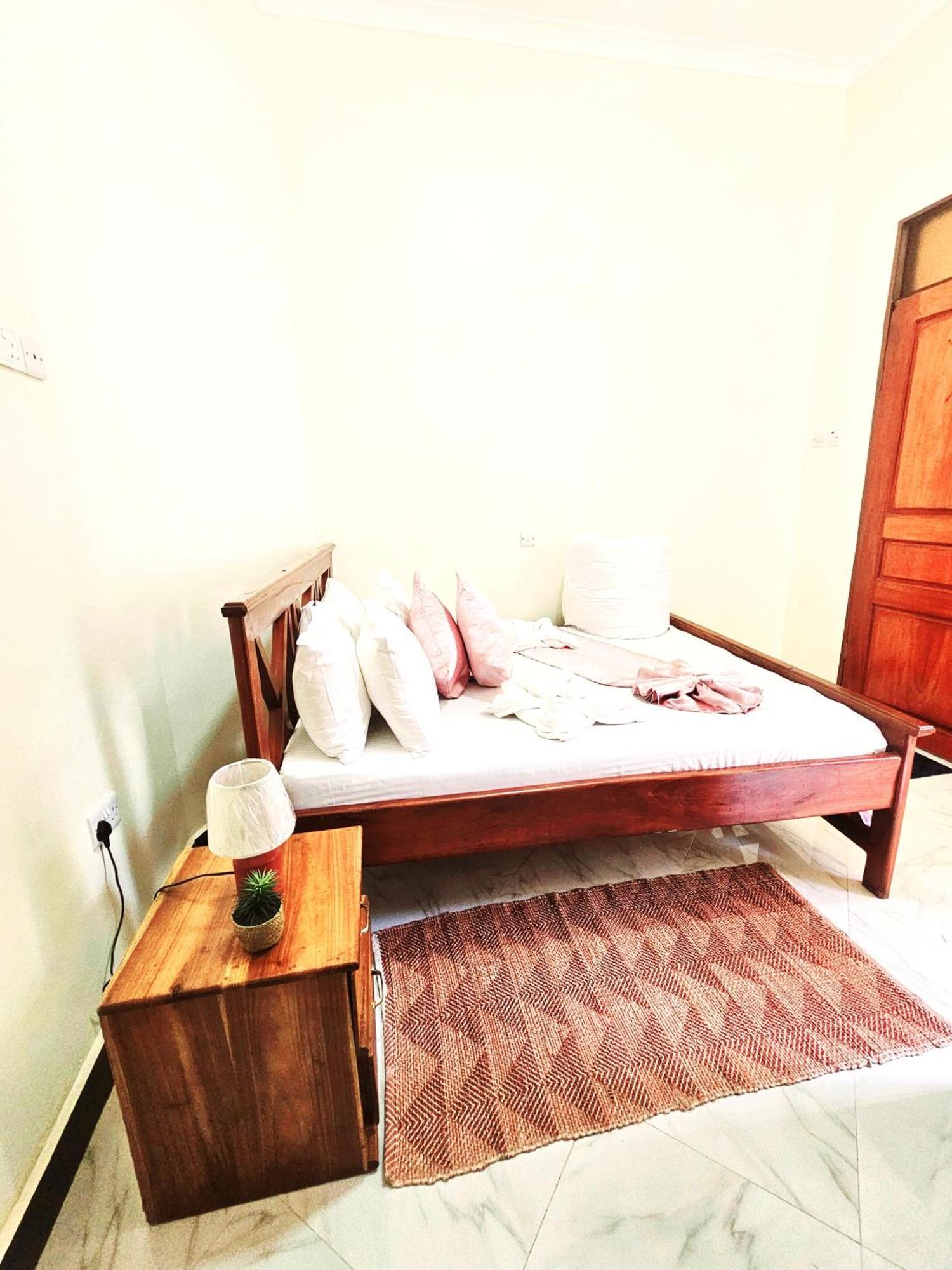 Bed and Breakfast Safi House Boma la Ngombe Exterior foto