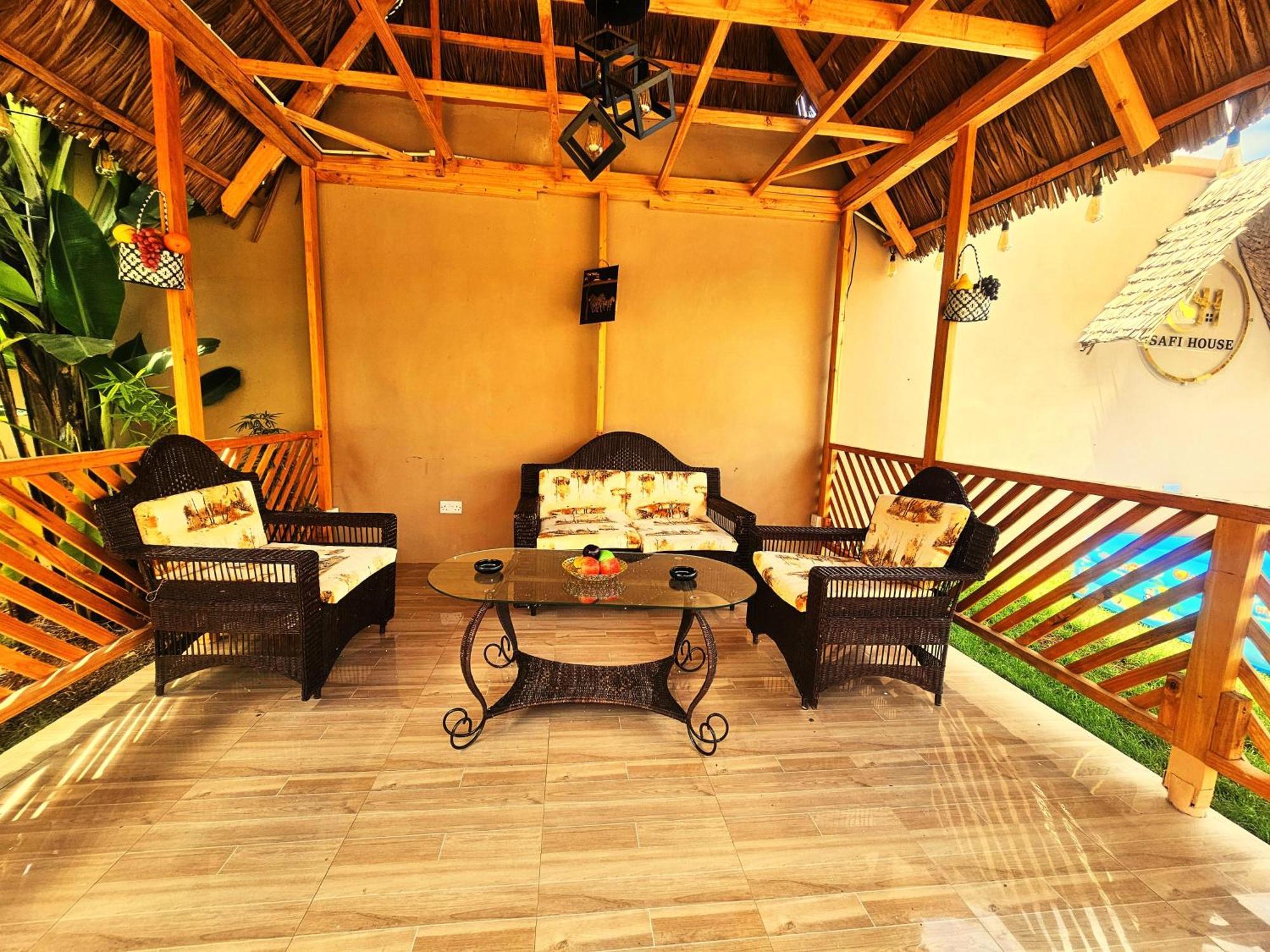 Bed and Breakfast Safi House Boma la Ngombe Exterior foto